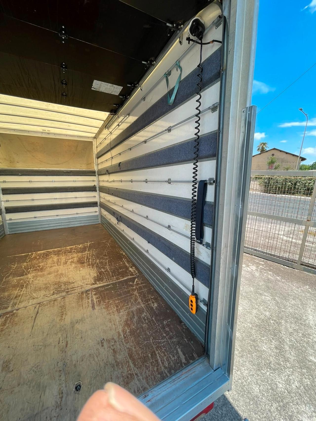 IVECO DAILY FURGONE CASSA E SPONDA IDRAULICA 35C13