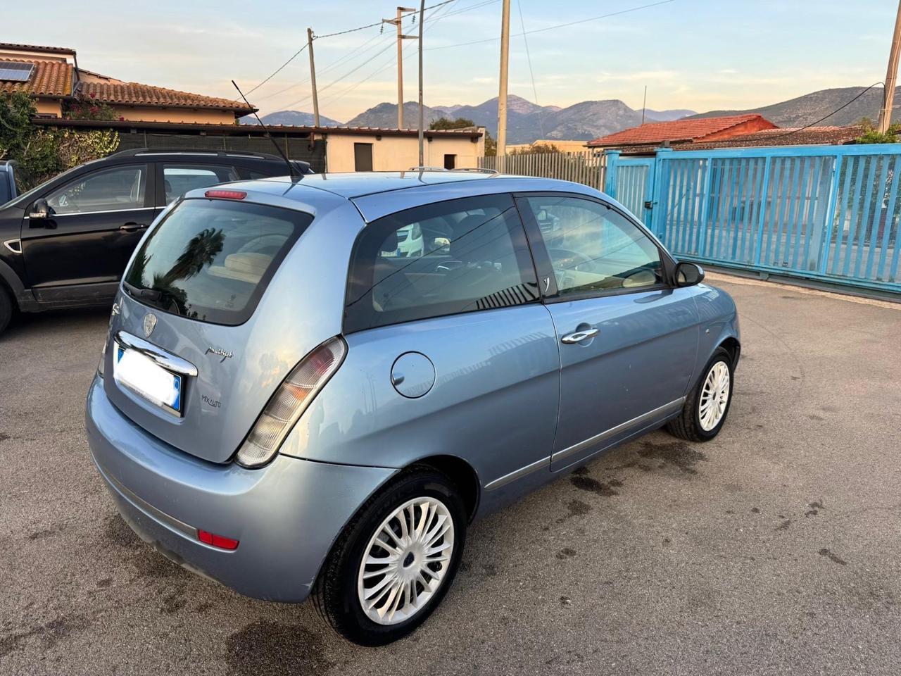Lancia Ypsilon 1.3 MJT 75 CV Platino