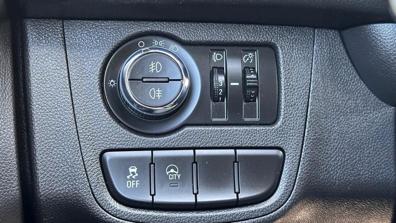 Opel Karl Rocks 1.0 73 CV 2018 GPL Neopatent LEGGI TESTO