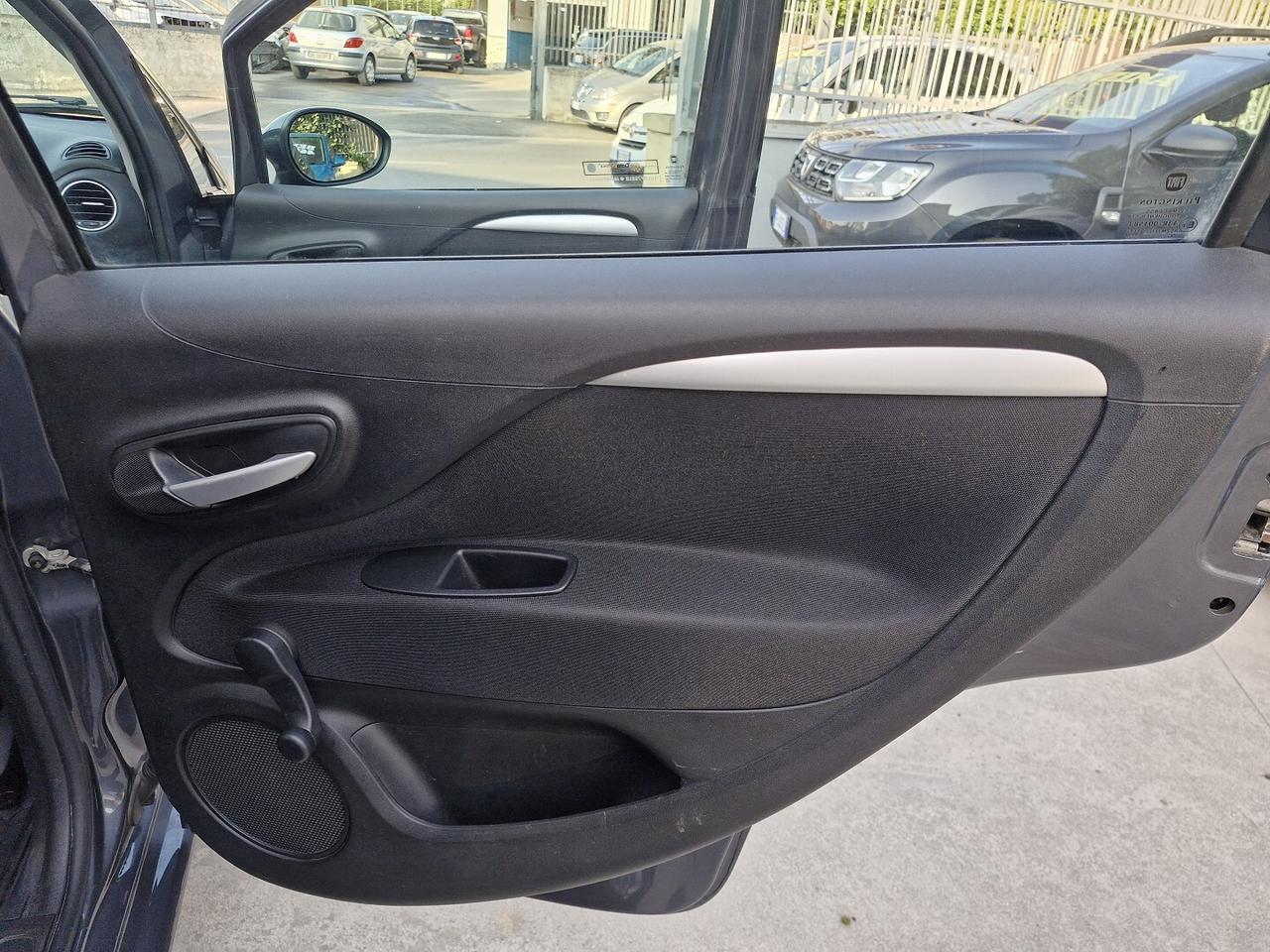 FIAT PUNTO 1.4 NATURAL POWER ANNO 2015 127000 KM