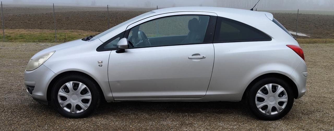 Opel Corsa 1.2 3 porte b-color