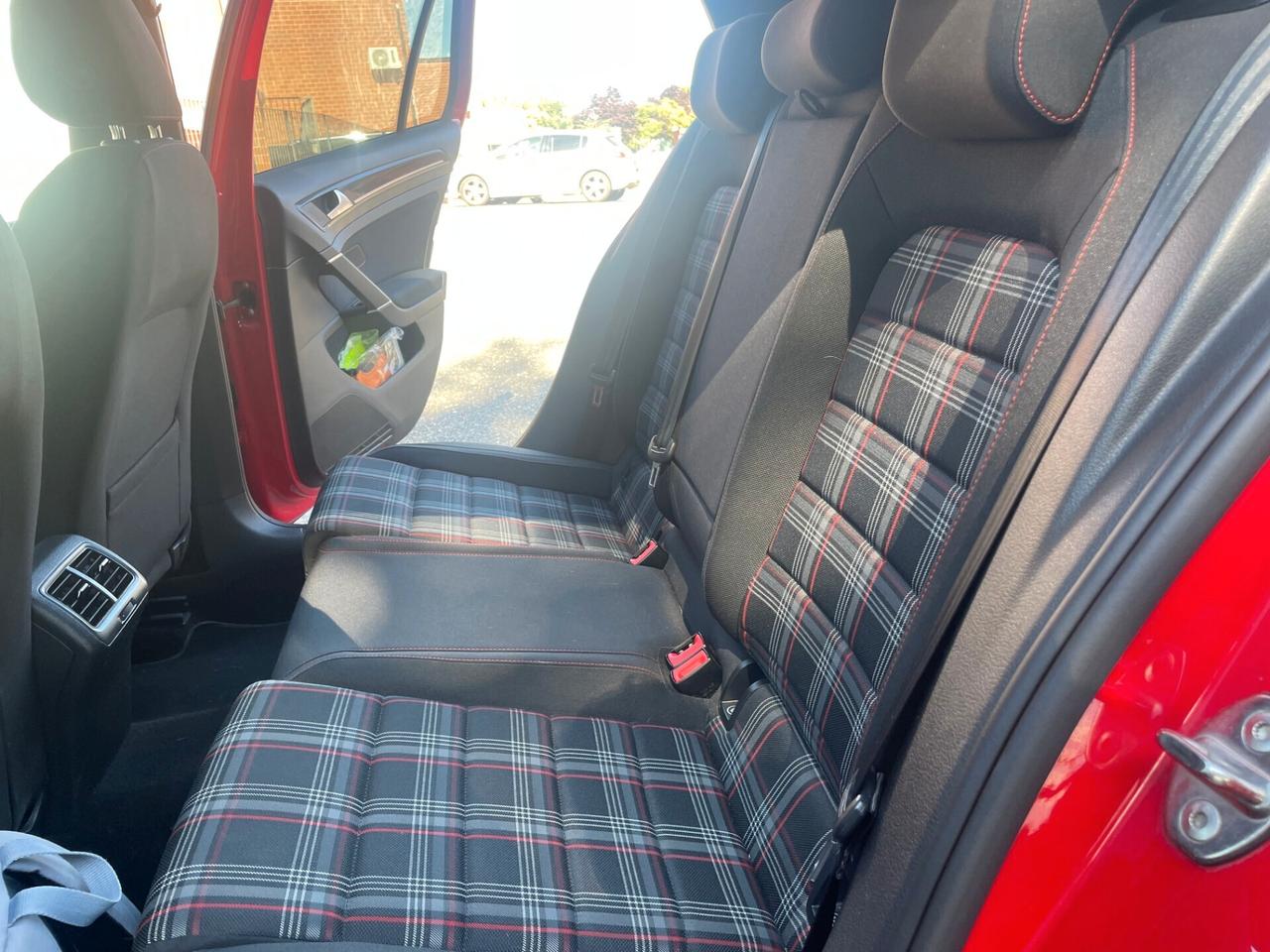 Volkswagen Golf GTI VII 5p 2.0 tsi 220CV
