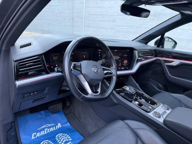 VOLKSWAGEN Touareg 3.0 V6 TDI 286 CV SCR R line tetto panoramico