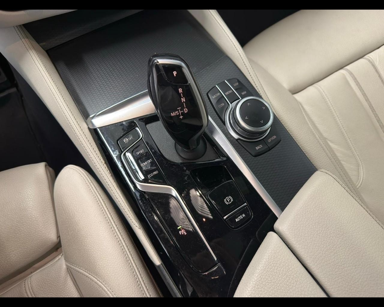 BMW Serie 5(G30/31/F90) - 520d 48V xDrive Touring Msport