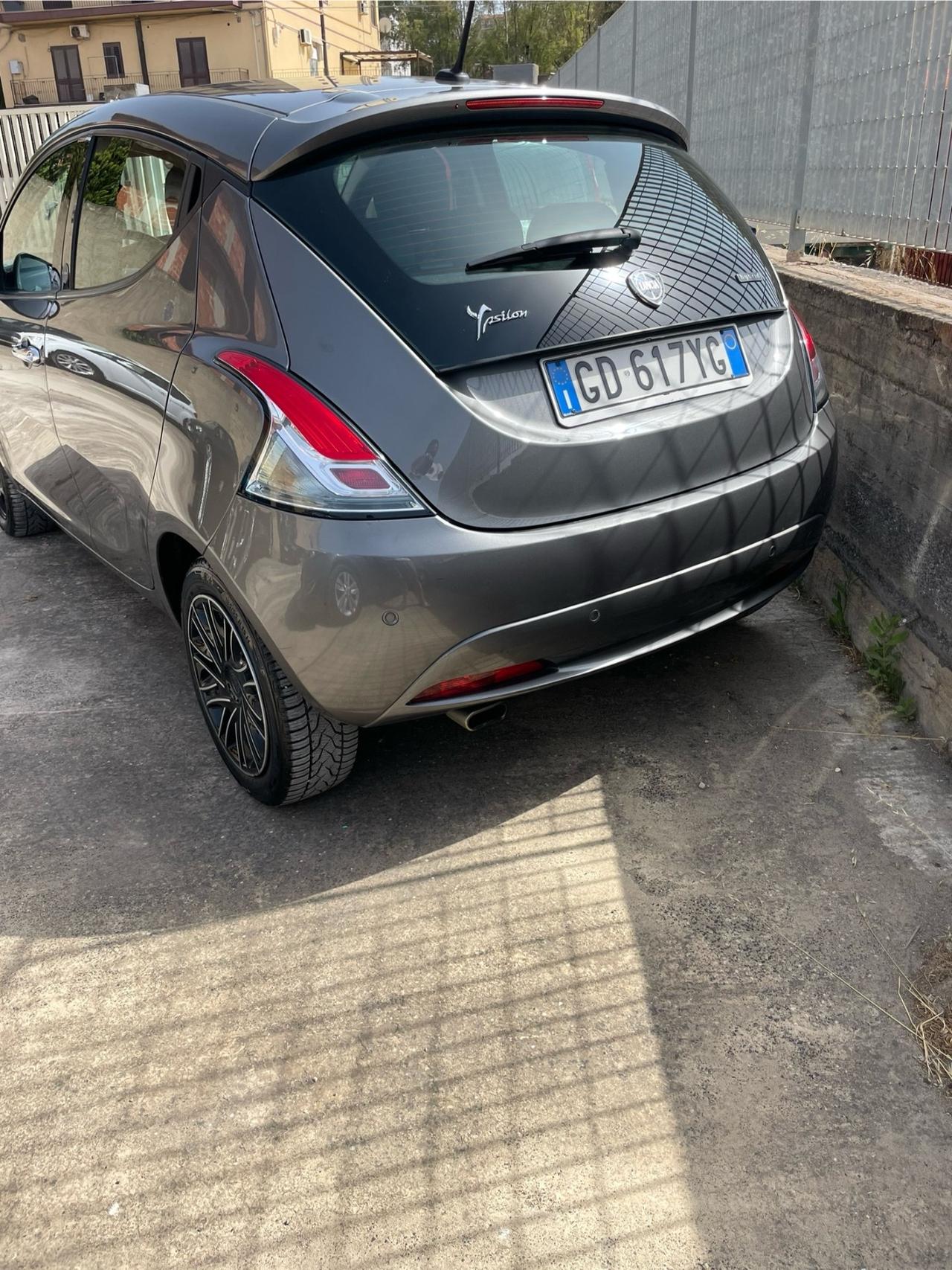 Lancia Ypsilon 1.0 FireFly 5 porte S&S Hybrid Ecochic Gold