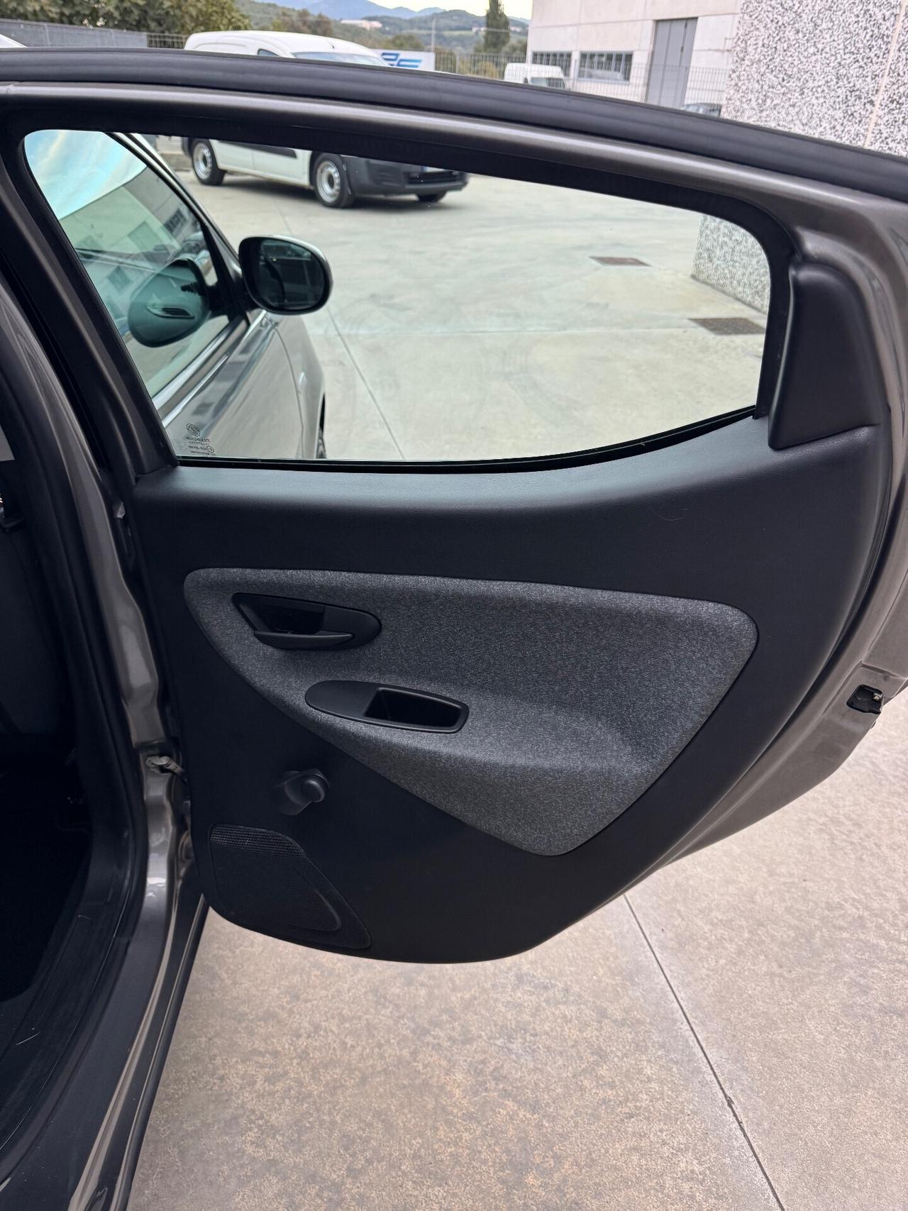 Ypsilon 1.0 FireFly 5 porte S&S Hybrid Silver