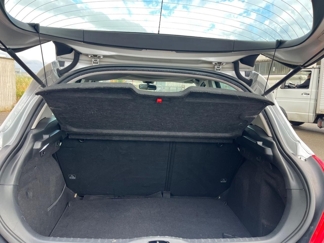Peugeot 308 1.6 HDi 110CV 5p. Féline (6 Marce)
