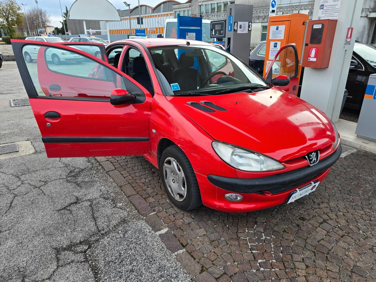 Peugeot 206 1.1 5p. con 210.000km NEOPATENTATI ok