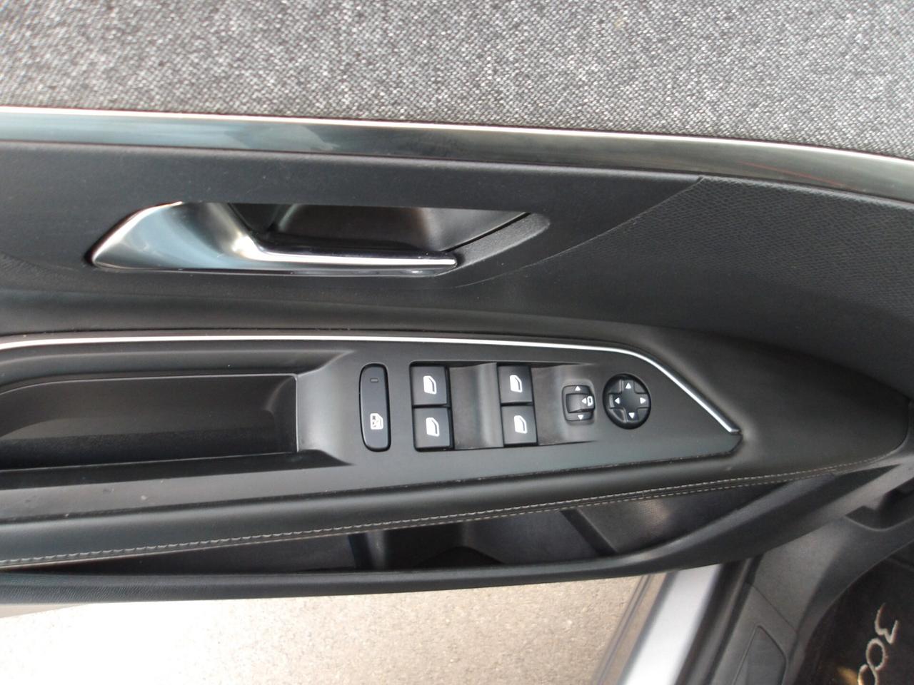 PEUGEOT 3008 1.6 TDI-GT LINE-AUTO
