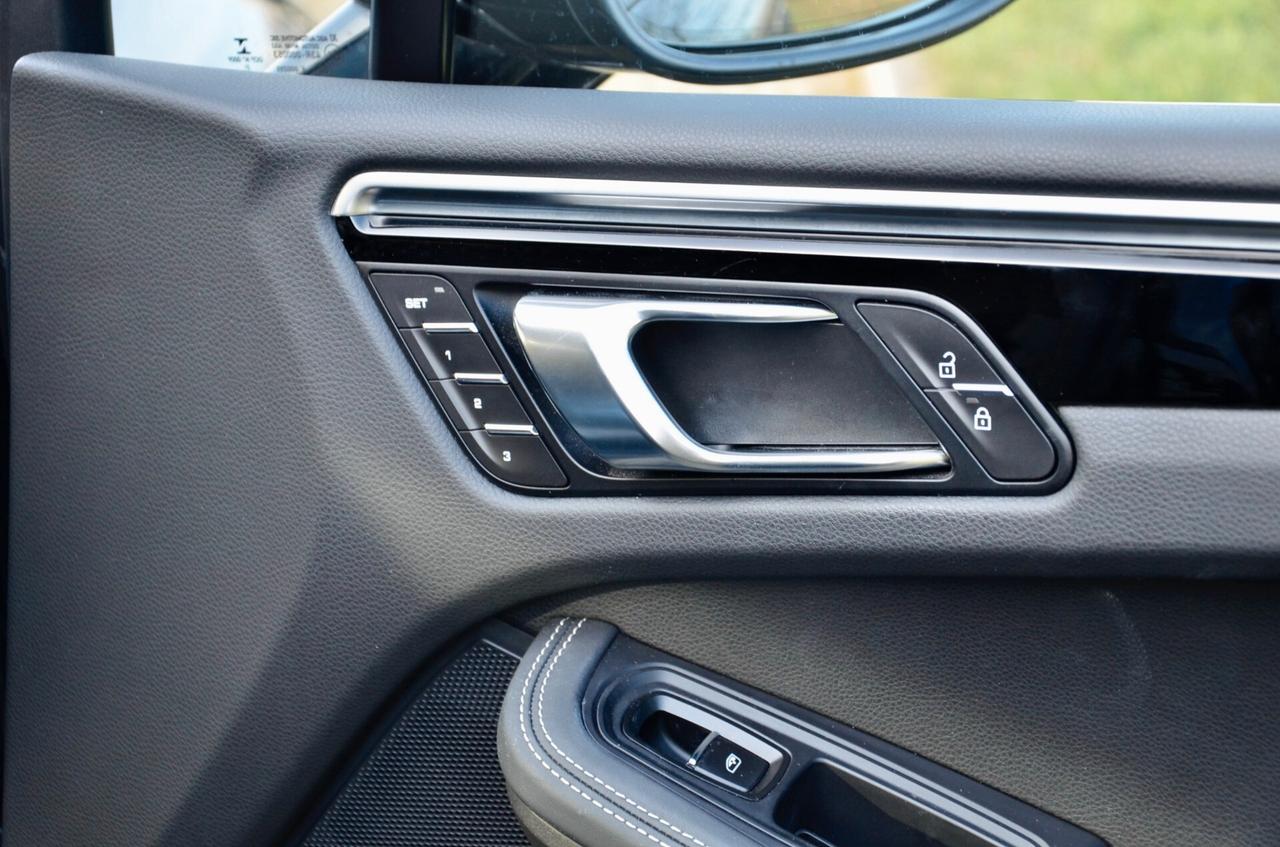 PORSCHE MACAN 2.0 265cv PDK UNICOPROPRIETARIO, SERVICE PORSCHE, UFF ITALIANA, MATRIX, BOSE, SPORT CHRONO, 20", PERMUTE