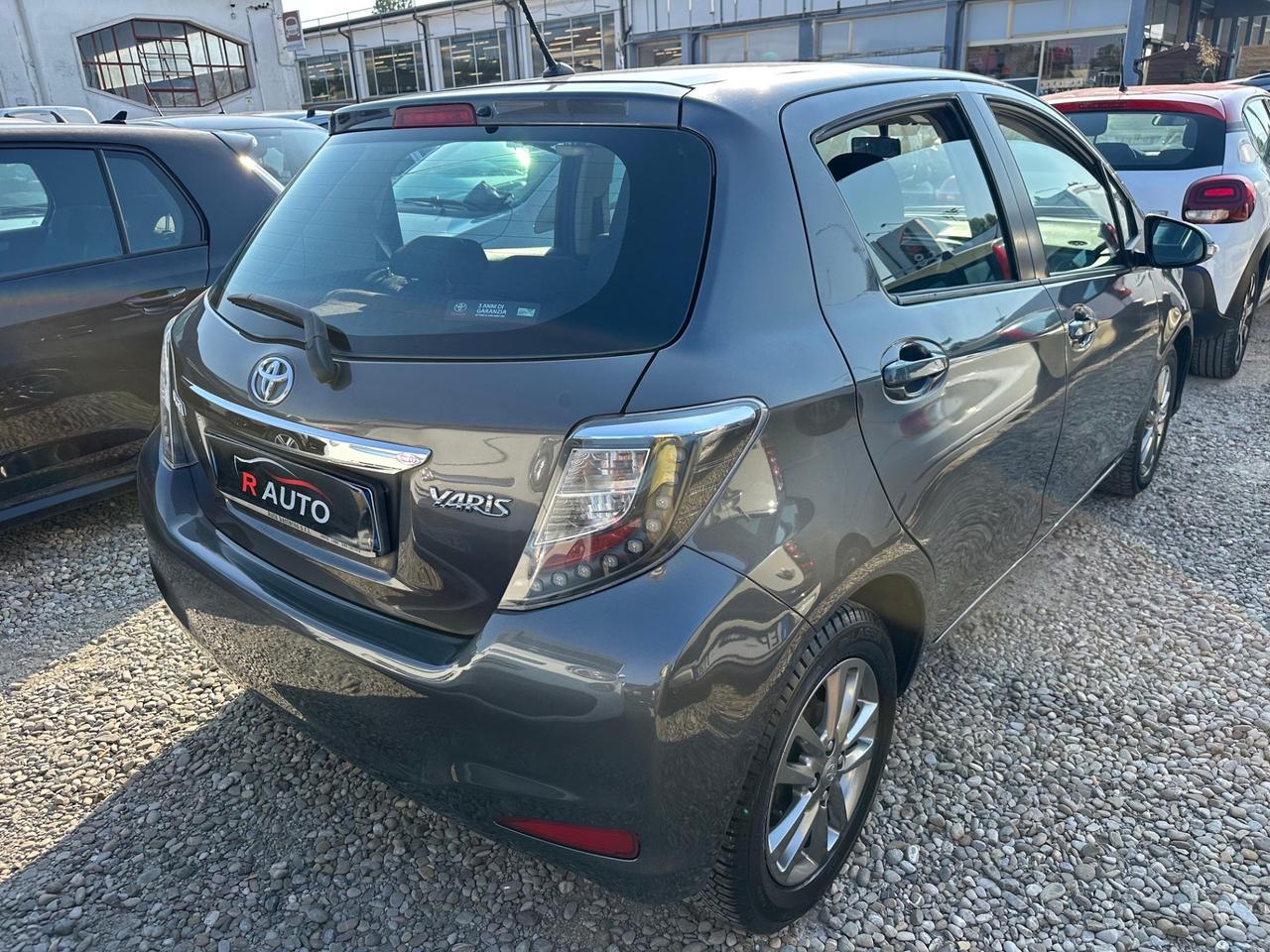 Toyota Yaris 1.0 5 porte Lounge neopatentati