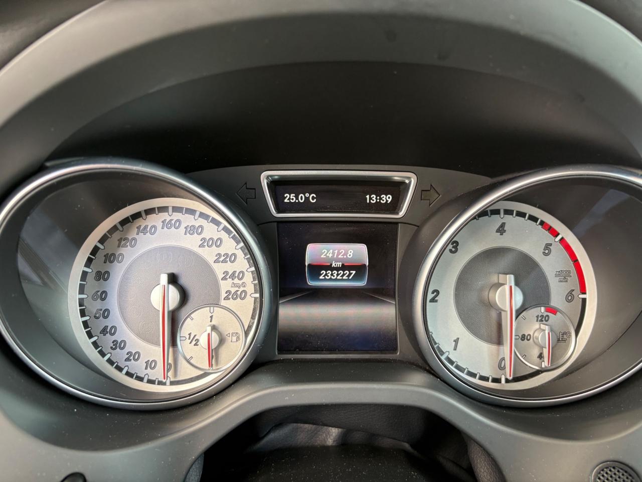 Mercedes-benz GLA 180 d Premium PARI AL NUOVO!