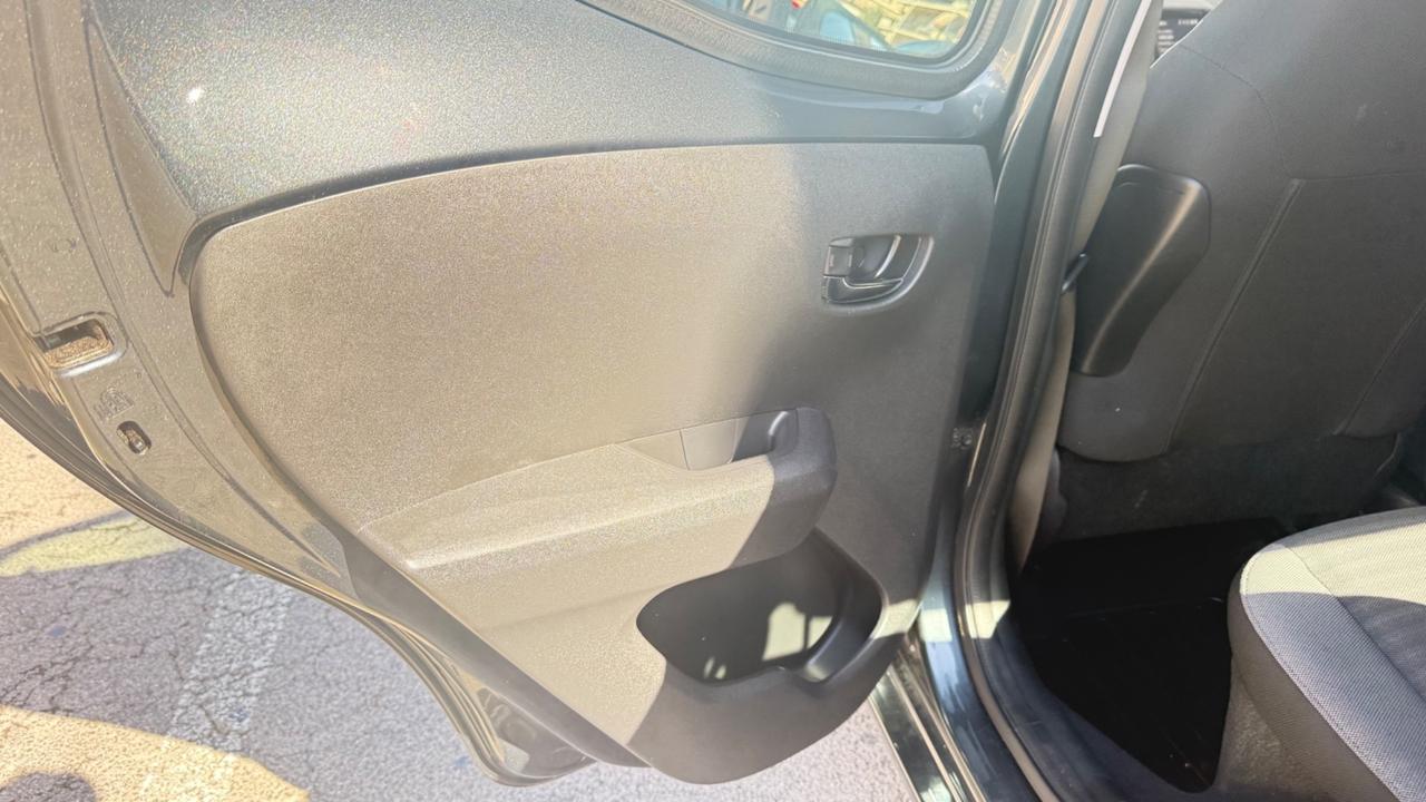Toyota Aygo 1.0 VVT-i 72 CV 5 porte x-play LED NAVI CAR PLAY KAMERA CERCHI 16 BLUETOOTH
