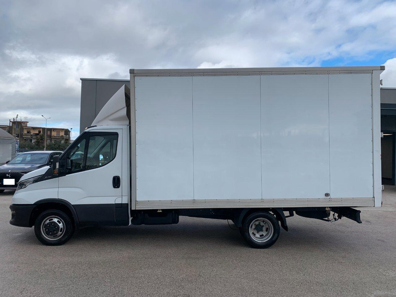 IVECO Daily Cabinato Furgonato