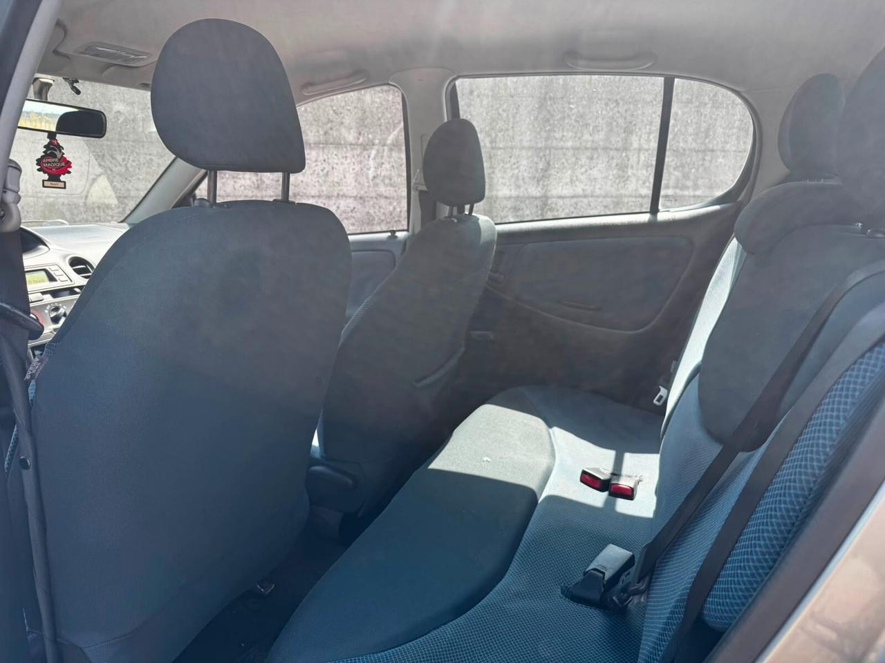 Toyota Yaris 1.0 16V 5p Sol - 130.000 km - Tagliandata - Neopatentati