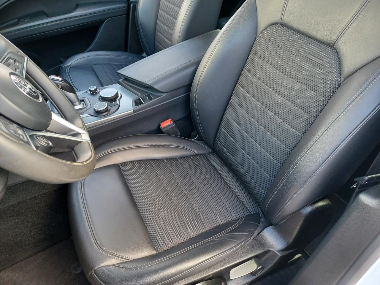 Alfa Romeo Stelvio 2.2 Turbodiesel 180 CV AT8 RWD Super
