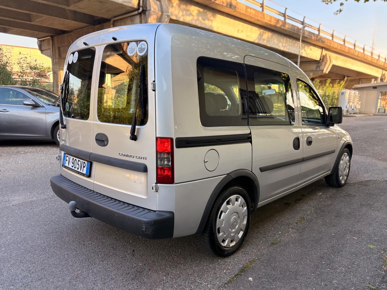 Opel Combo 1.3 CDTI 75CV 5p Gancio Traino 2011