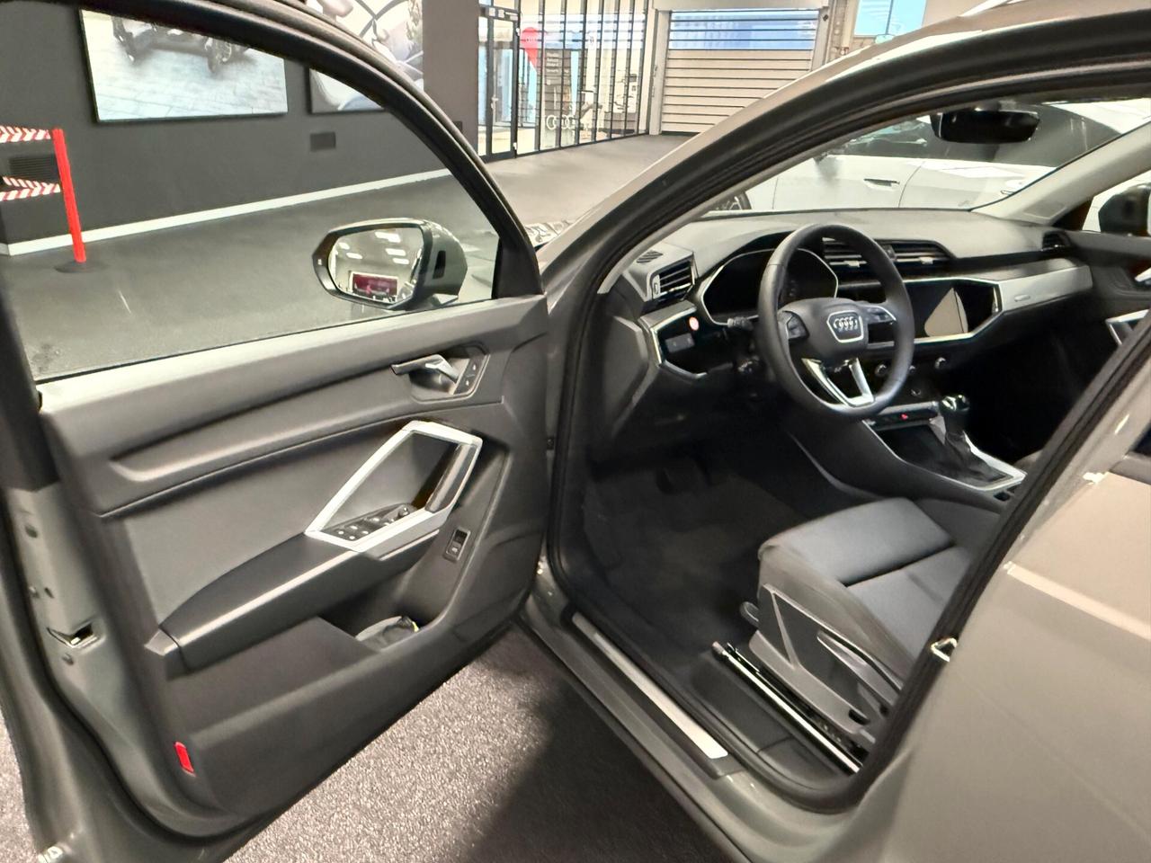 Audi Q3 35 TFSI Business Advanced