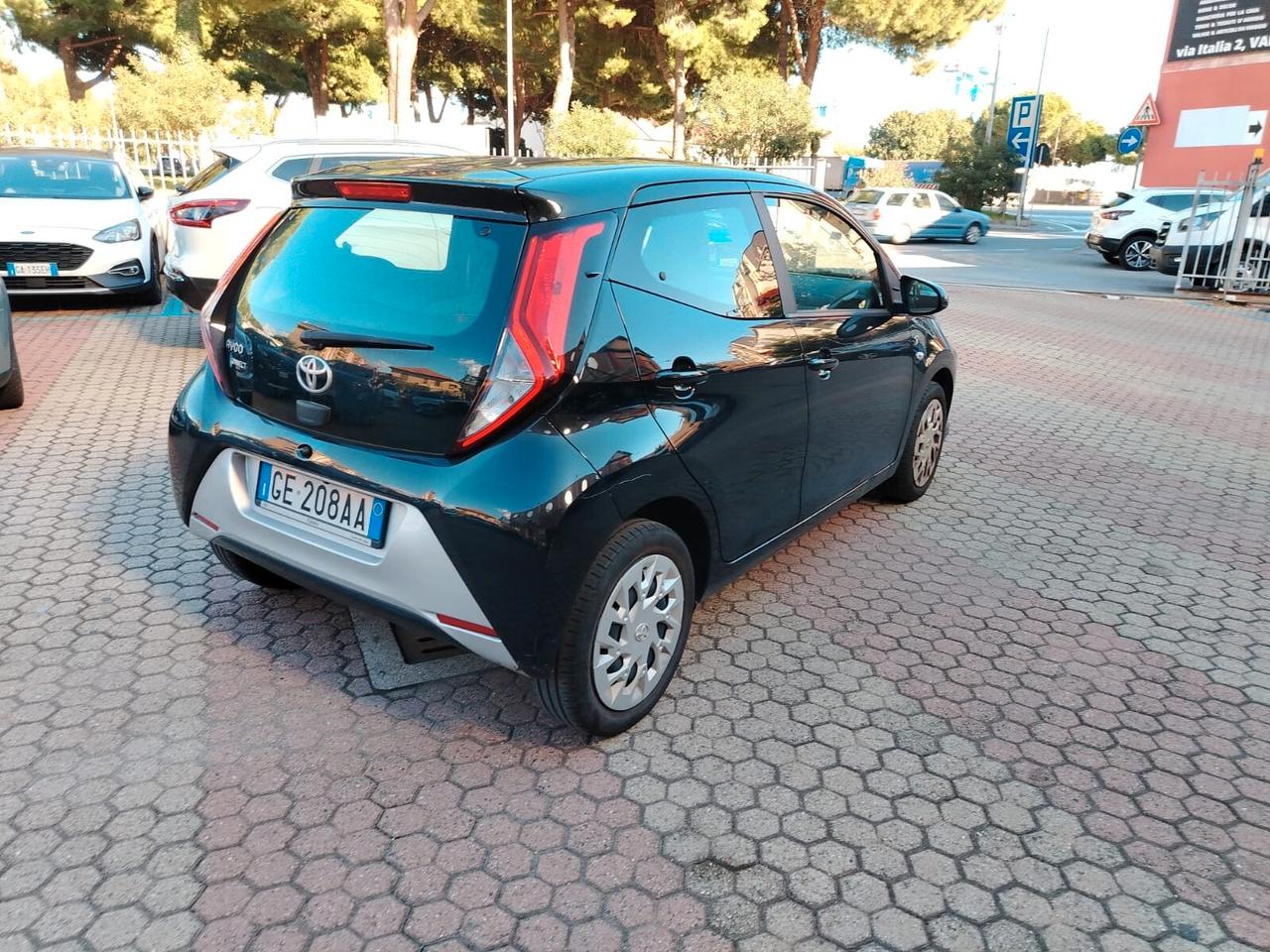 Toyota Aygo Connect 1.0 VVT-i 72 CV 5 porte x-play