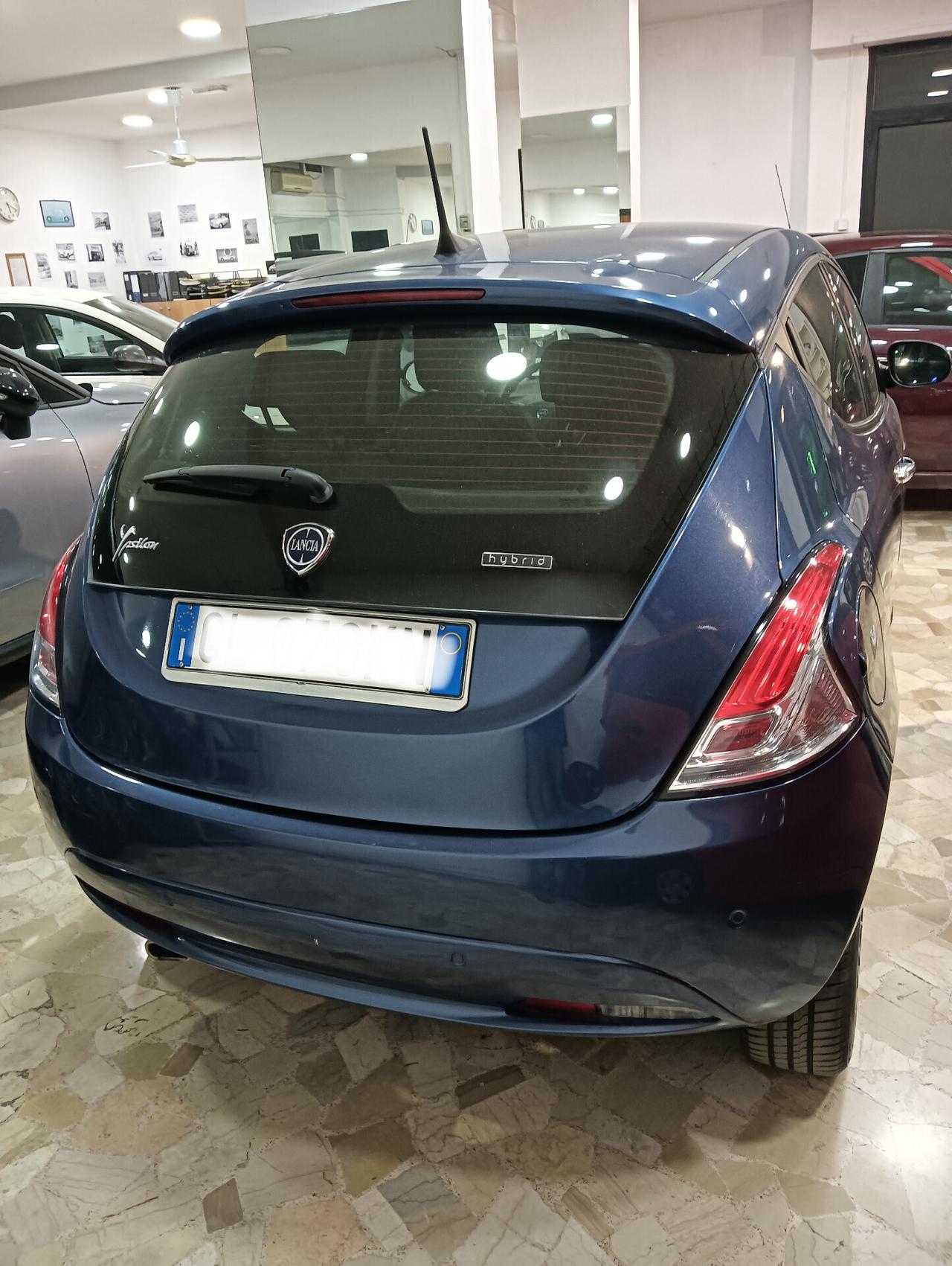 Lancia Ypsilon 1.0 FireFly 5 porte S&S Hybrid Ecochic Silver