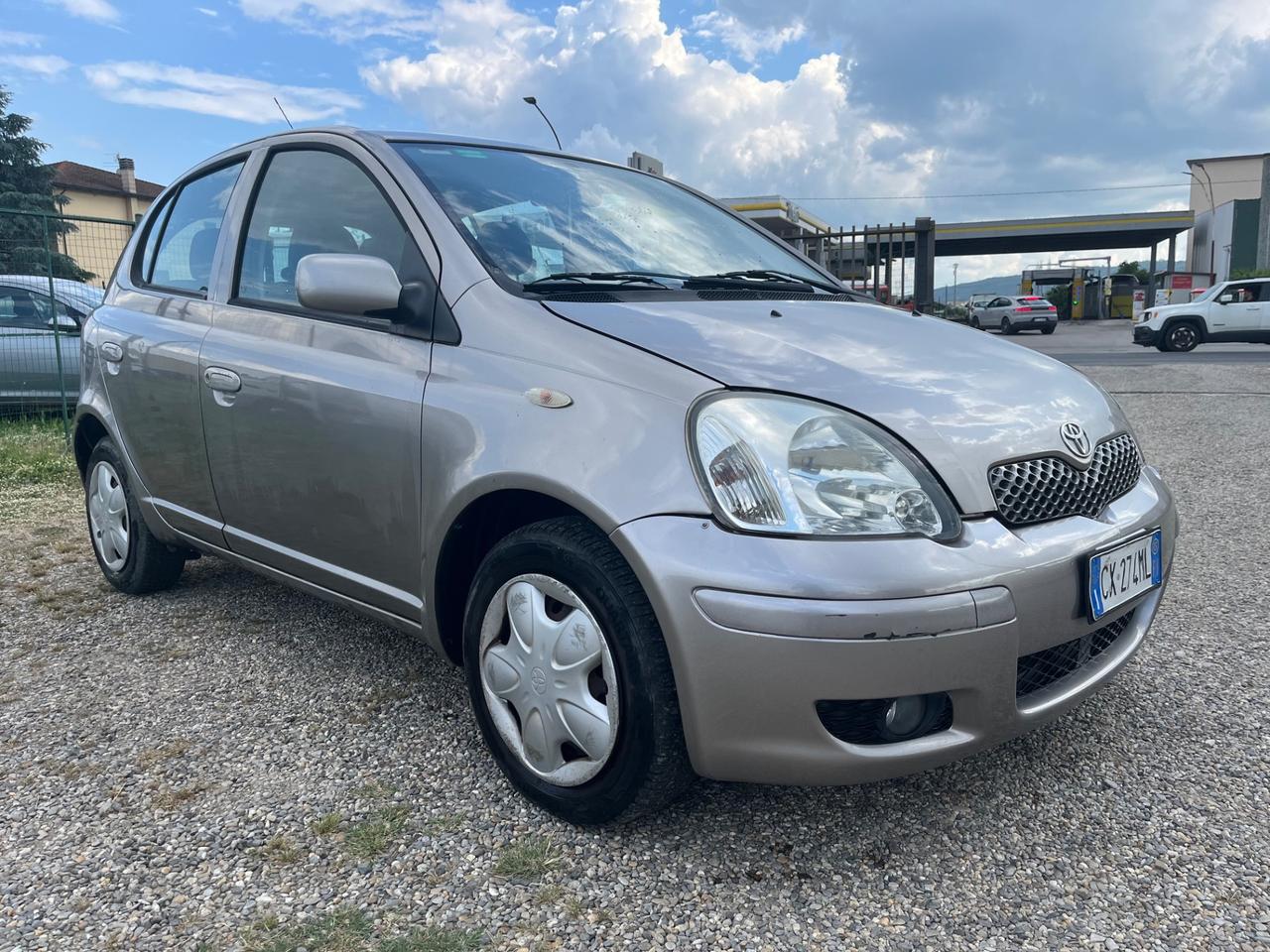 Toyota Yaris 1.0i 16V cat 5 porte Sol