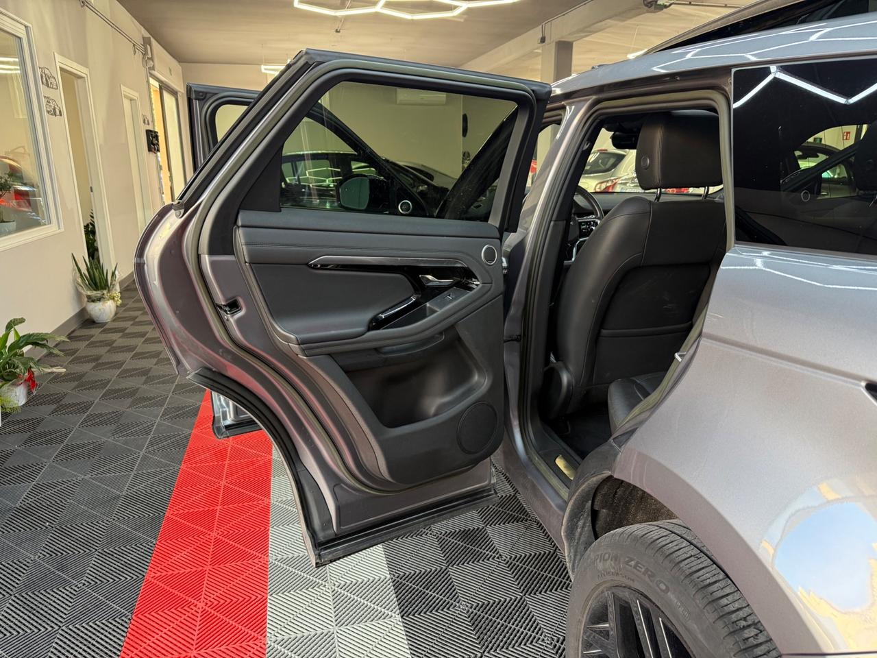 Land Rover Range Evoque 2.0 hybrid R-Dynamic - FABIANOAUTO