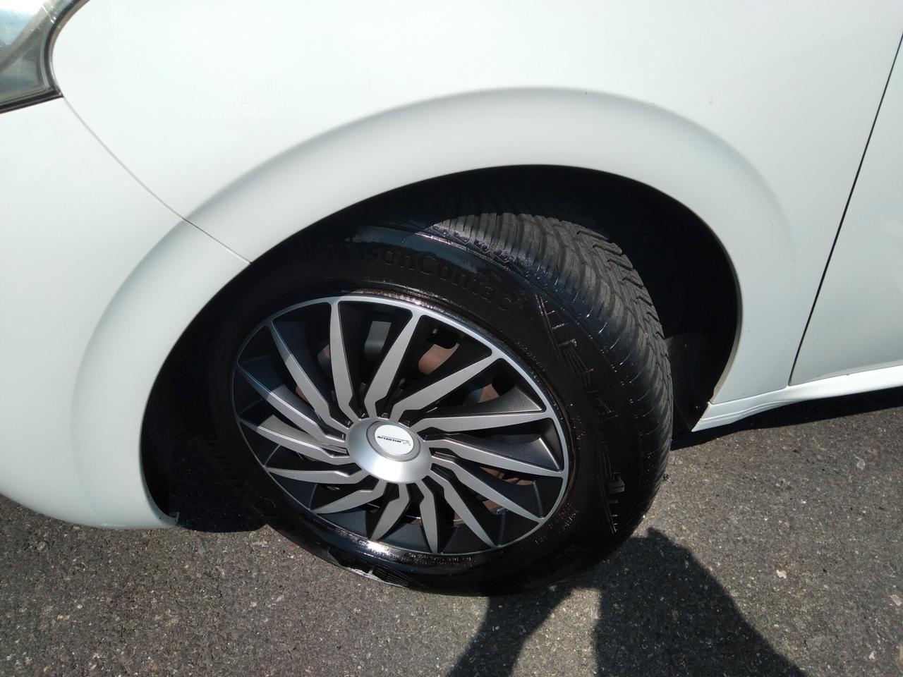 Peugeot 208 1.4 HDi 68 CV 5 porte Allure x neopatentati