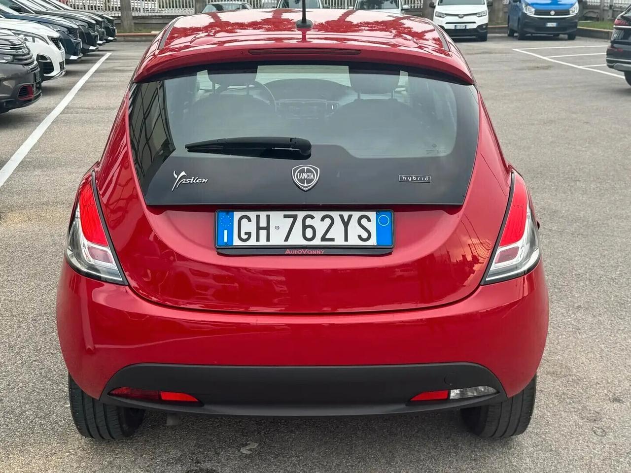 Lancia Ypsilon 1.0 FireFly 5 porte S&S Hybrid Ecochic Silver