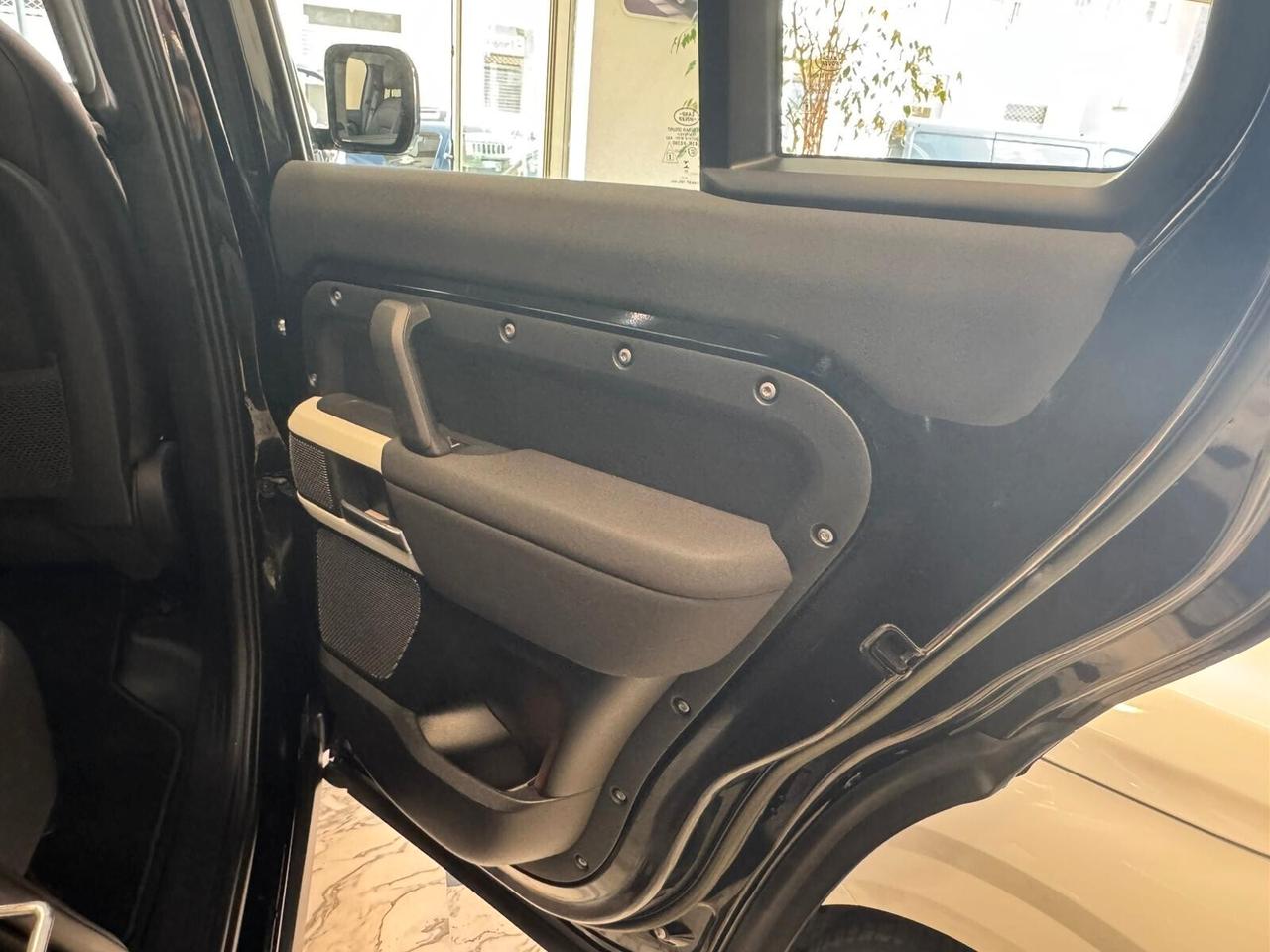 Land Rover Defender 110 3.0D I6 200 CV AWD Auto SE