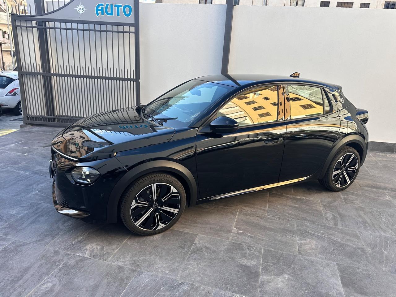 Lancia Ypsilon Hybrid e-DCT Edizione Cassina
