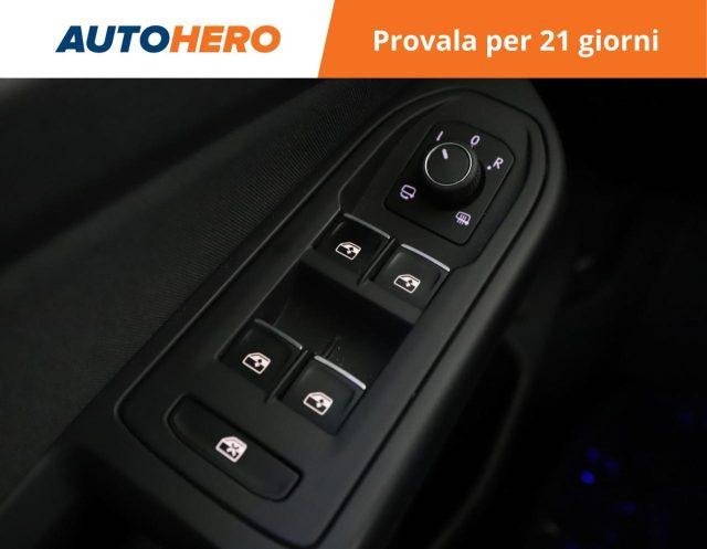 VOLKSWAGEN Golf 1.0 eTSI EVO DSG Life