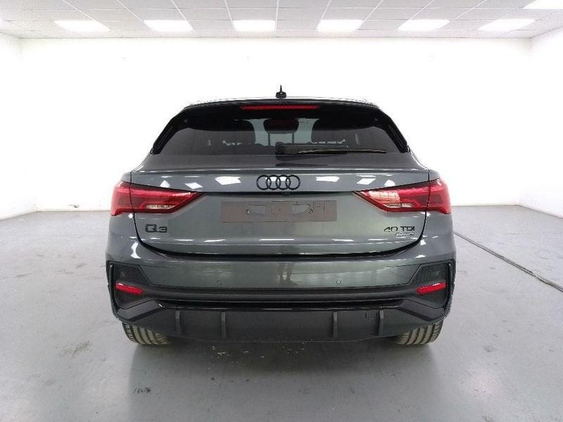 Audi Q3 Sportback 40 2.0 tdi Identity Black quattro 193cv s-tronic