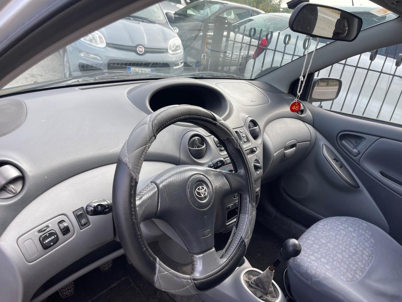 Toyota Yaris 1.3i 16V cat 5 porte Luna '03