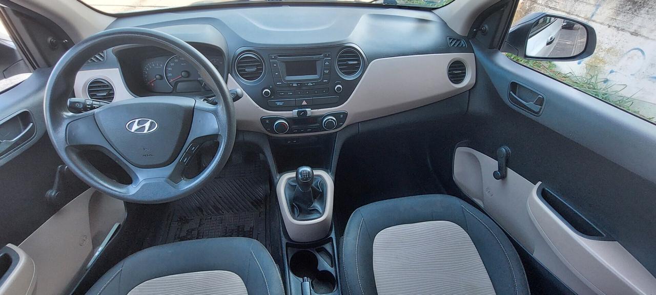 HIUNDAI I10 BENZINA 1,0 5 POSTI TELFONO X NEOPATENTATI IMPECCABILE GOMME NUOVE