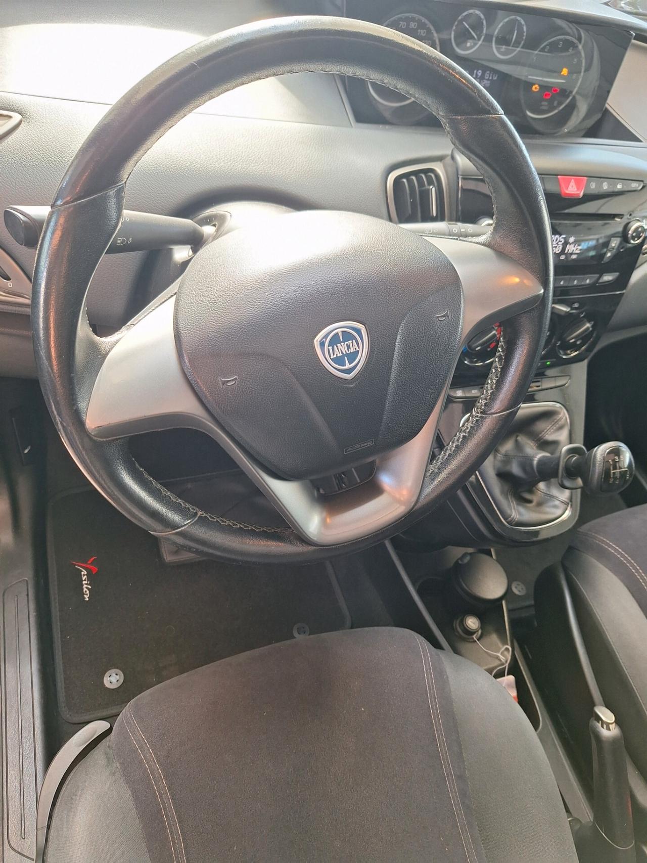Lancia Ypsilon 0.9 TwinAir 85 CV 5 porte S&S Platinum Tetto Panoramico Apribile