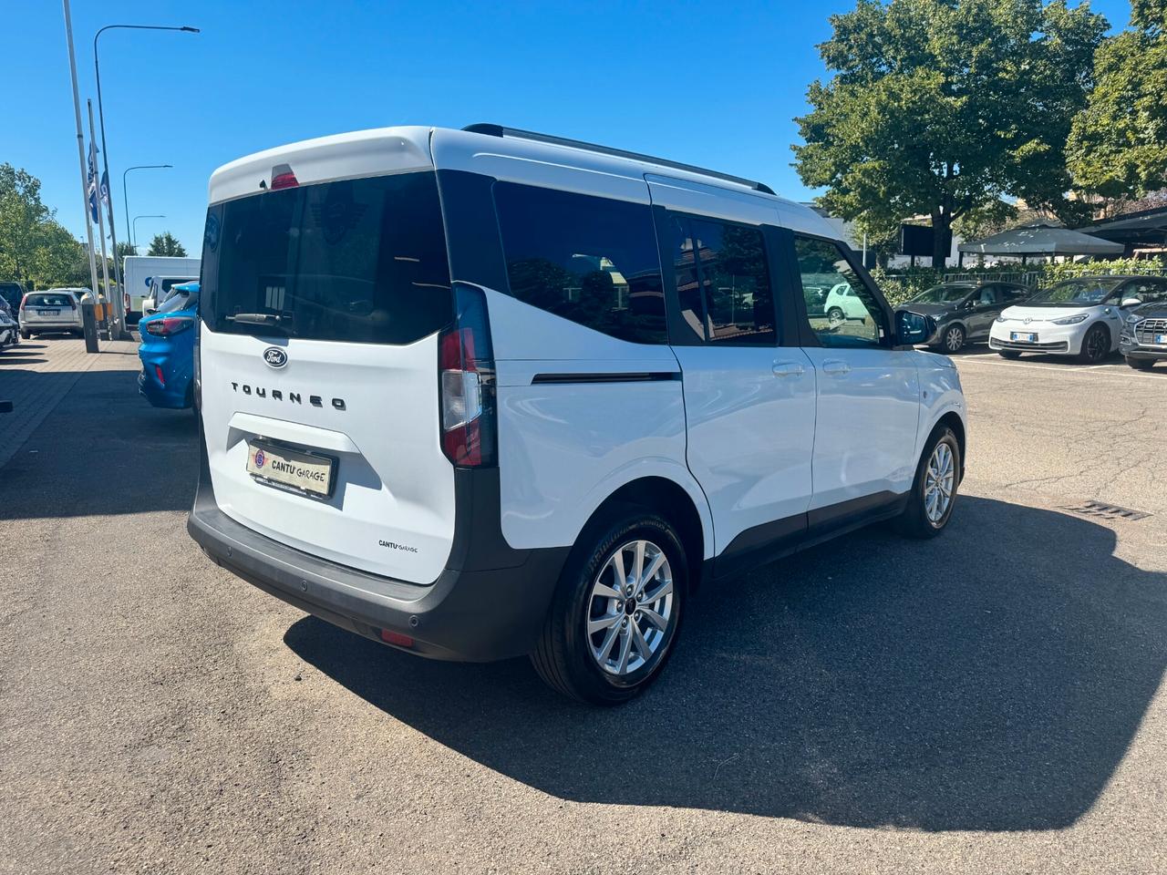 Ford Tourneo Courier 1.0 EcoBoost Titanium