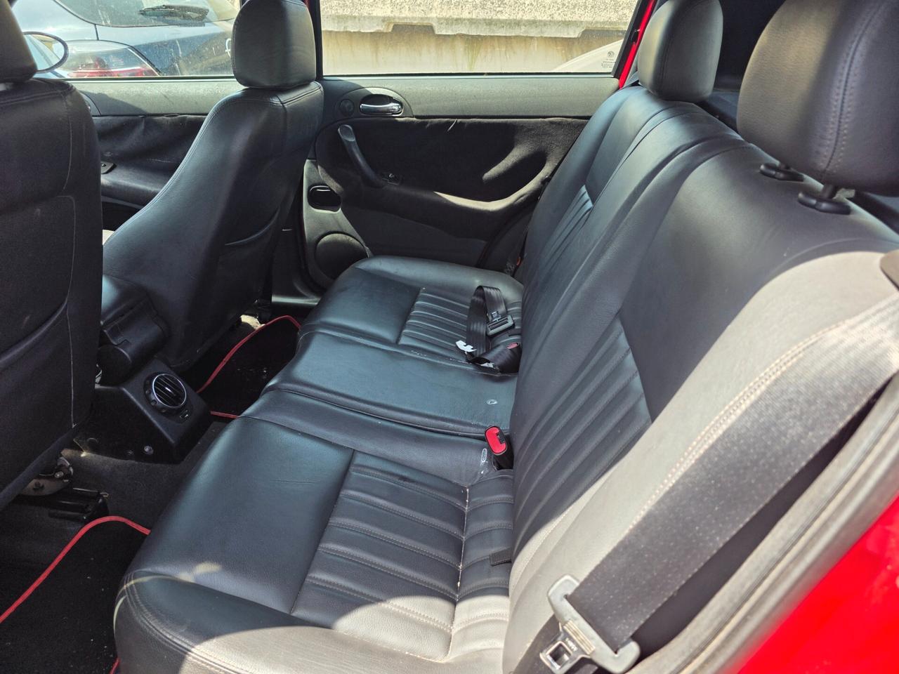 Alfa Romeo 147 1.6i 16V Twin Spark cat 5p. Distinctive PELLE