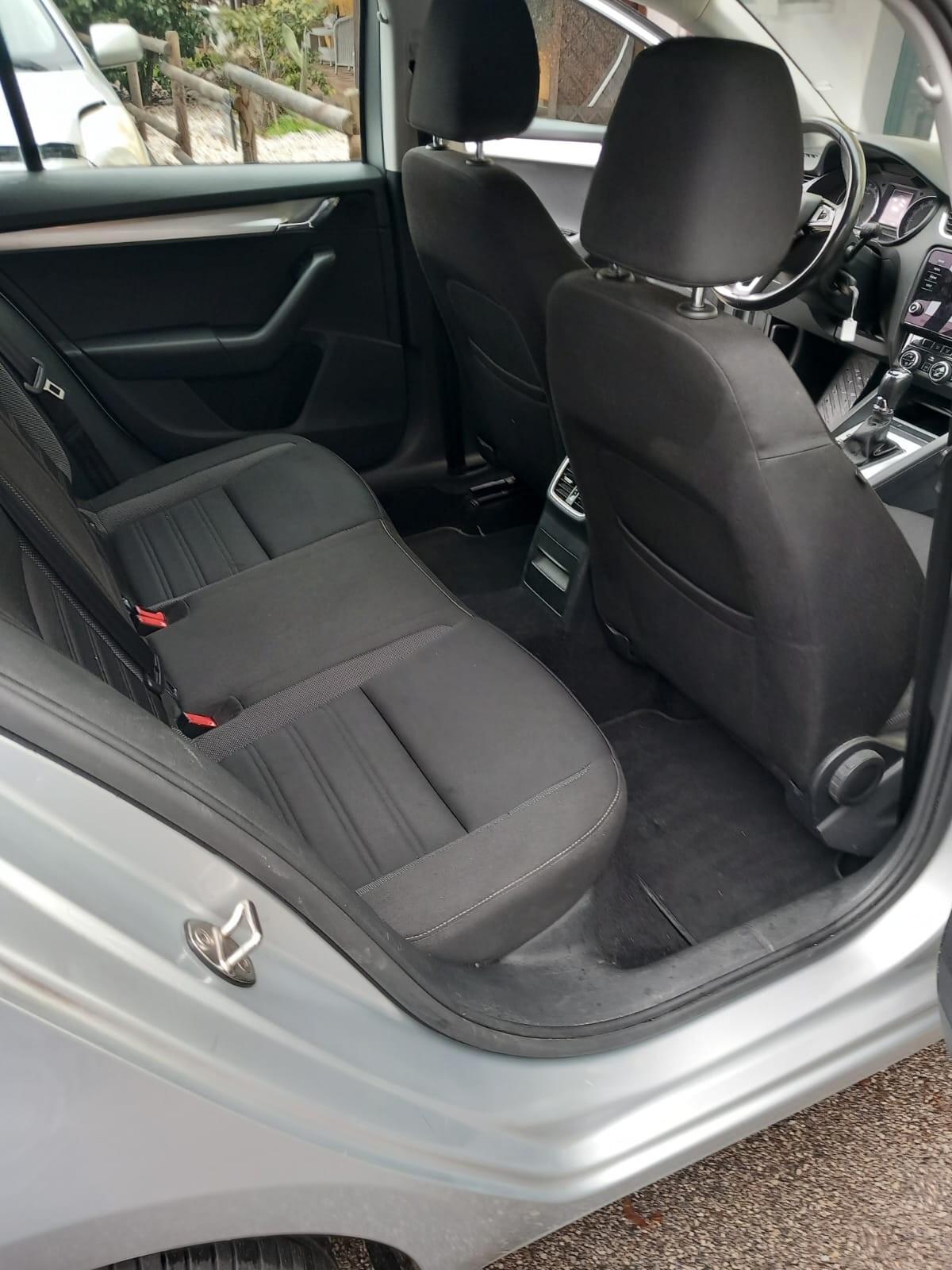 Skoda Octavia 1.6 TDI SCR 115 CV DSG Wagon Style