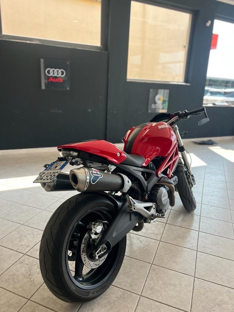 DUCATI MONSTER 696