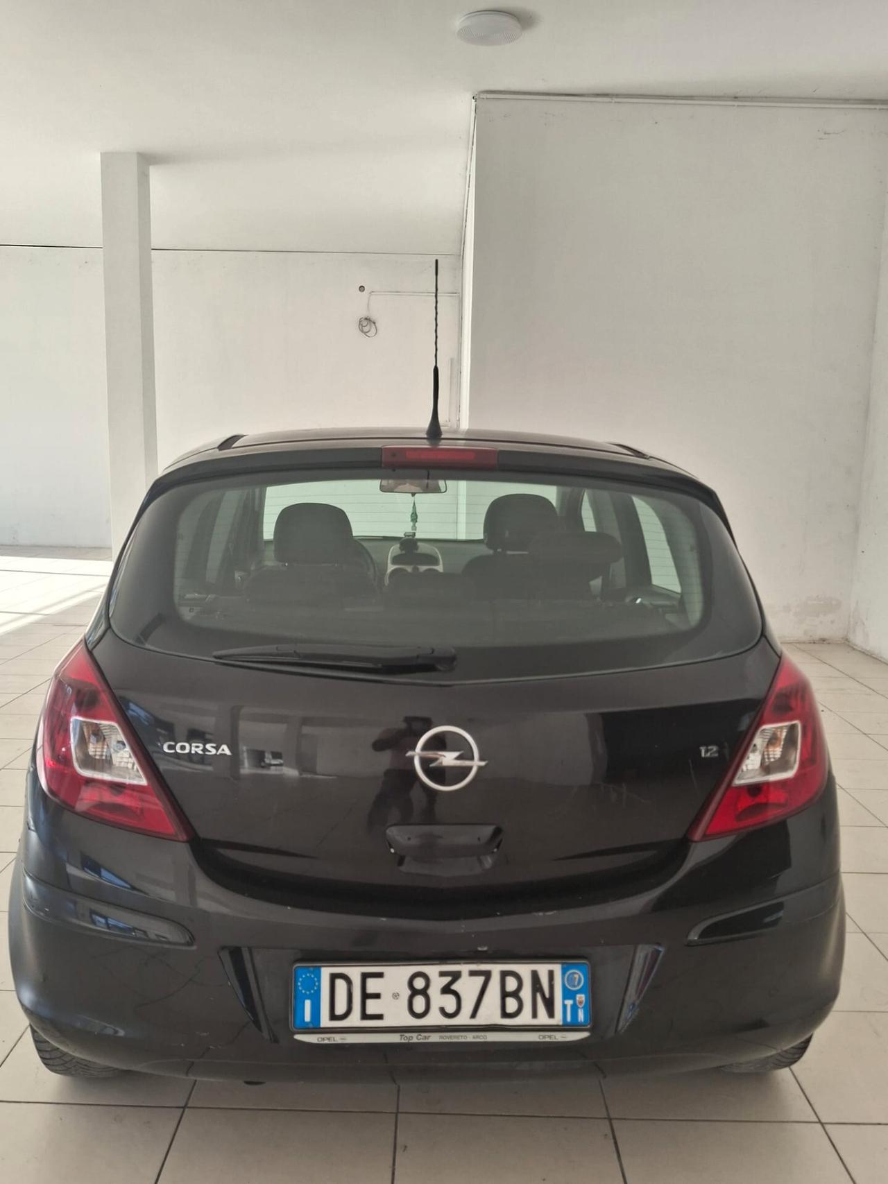 Opel Corsa 1.2 5 porte Cosmo