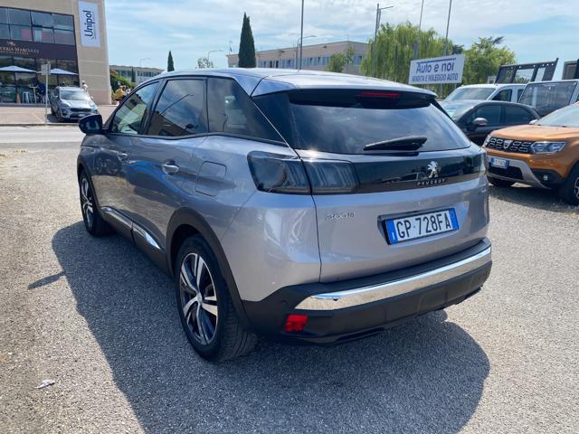PEUGEOT 3008 Hybrid4 300 e-EAT8 Allure Pack