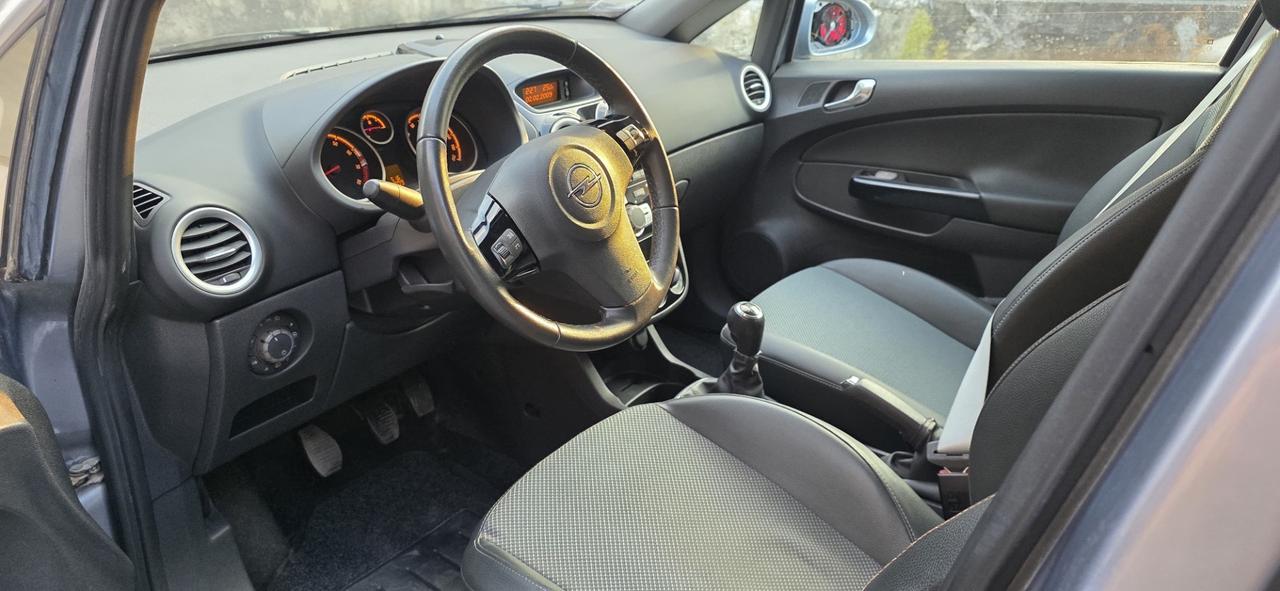 Opel Corsa 1.4 16V 5 porte Cosmo