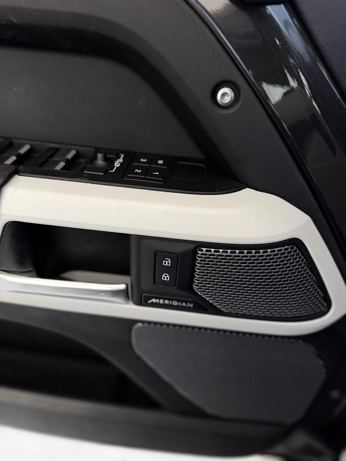 Land Rover Defender 110 3.0D I6 250 X-Dynamic SE