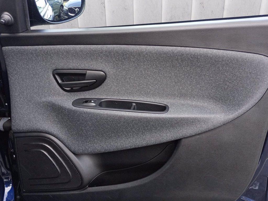 LANCIA Ypsilon 1.0 firefly hybrid Silver s&s 70cv del 2020