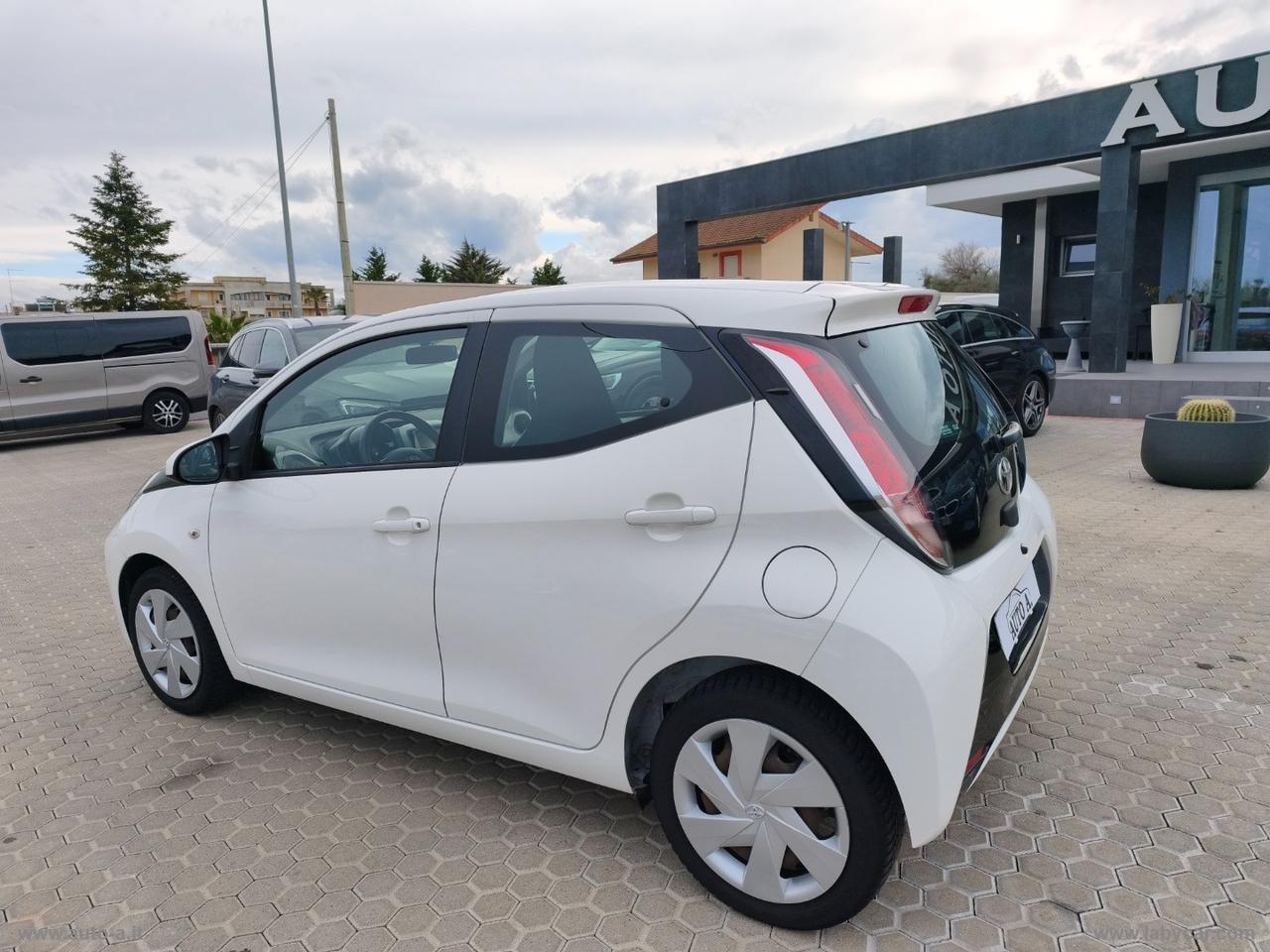 TOYOTA Aygo 1.0 VVT-i 69 CV 5p. x-pure