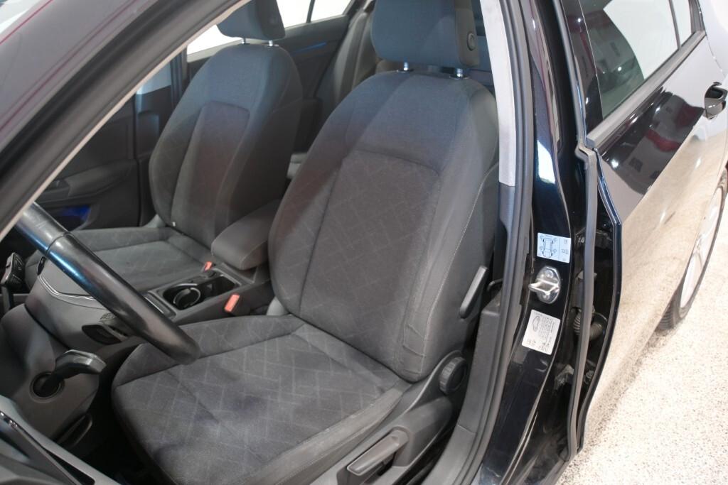 VOLKSWAGEN GOLF 8 2.0 TDI 115CV DSG SCR LIFE ( FARI LED - DIGITAL COCKPIT - ADAPTIVE CRUISE - AMBIENT LIGHTS - APP CONNECT - PARK PILOT - TELECAMERA POST. )