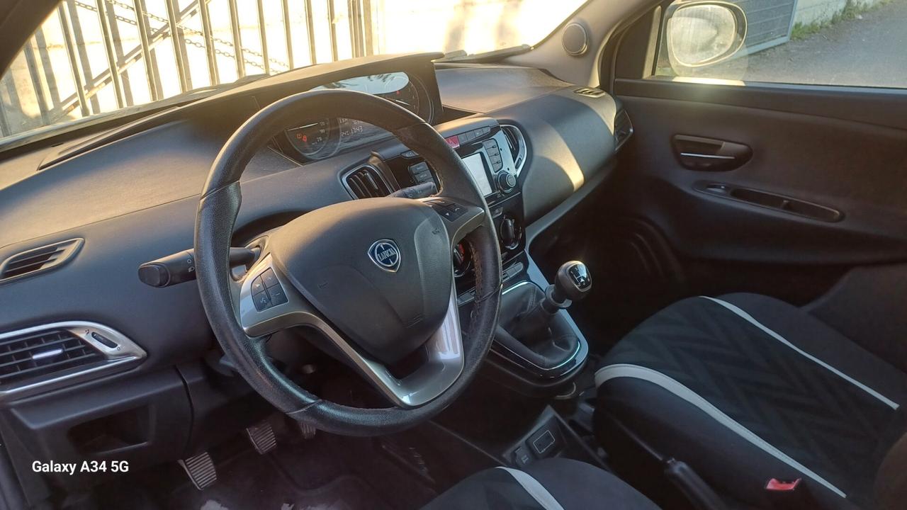 Lancia Ypsilon 1.2 69 CV 5 porte Platinum