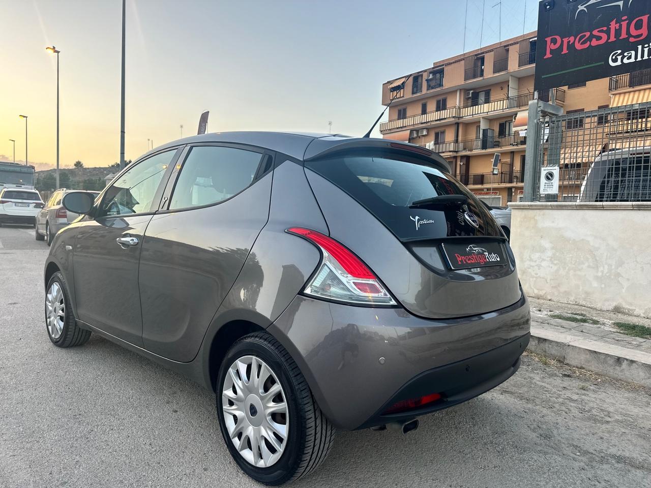 Lancia Ypsilon 1.2 69 CV 5 porte Gold
