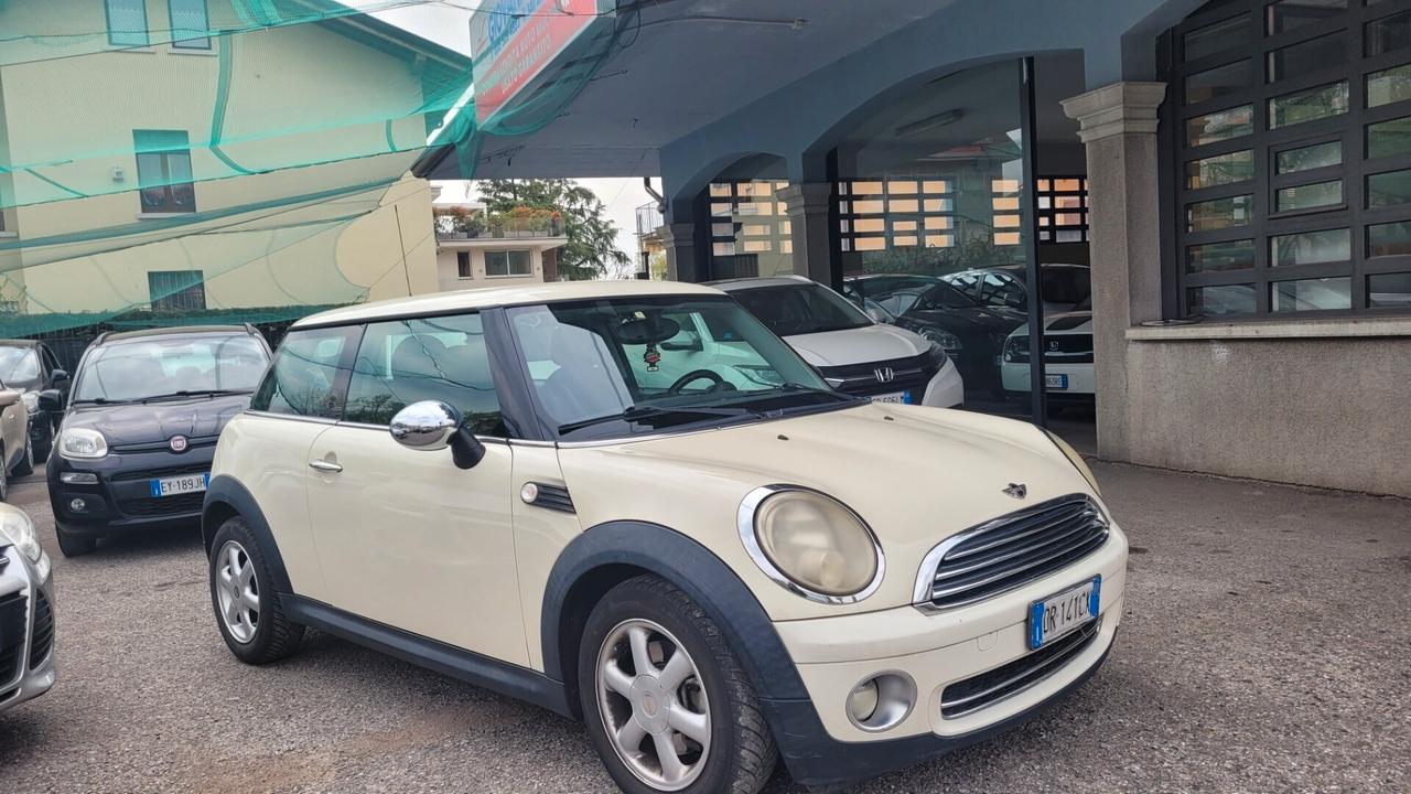 Mini One 1.4 Benzina .. motore consuma olio..