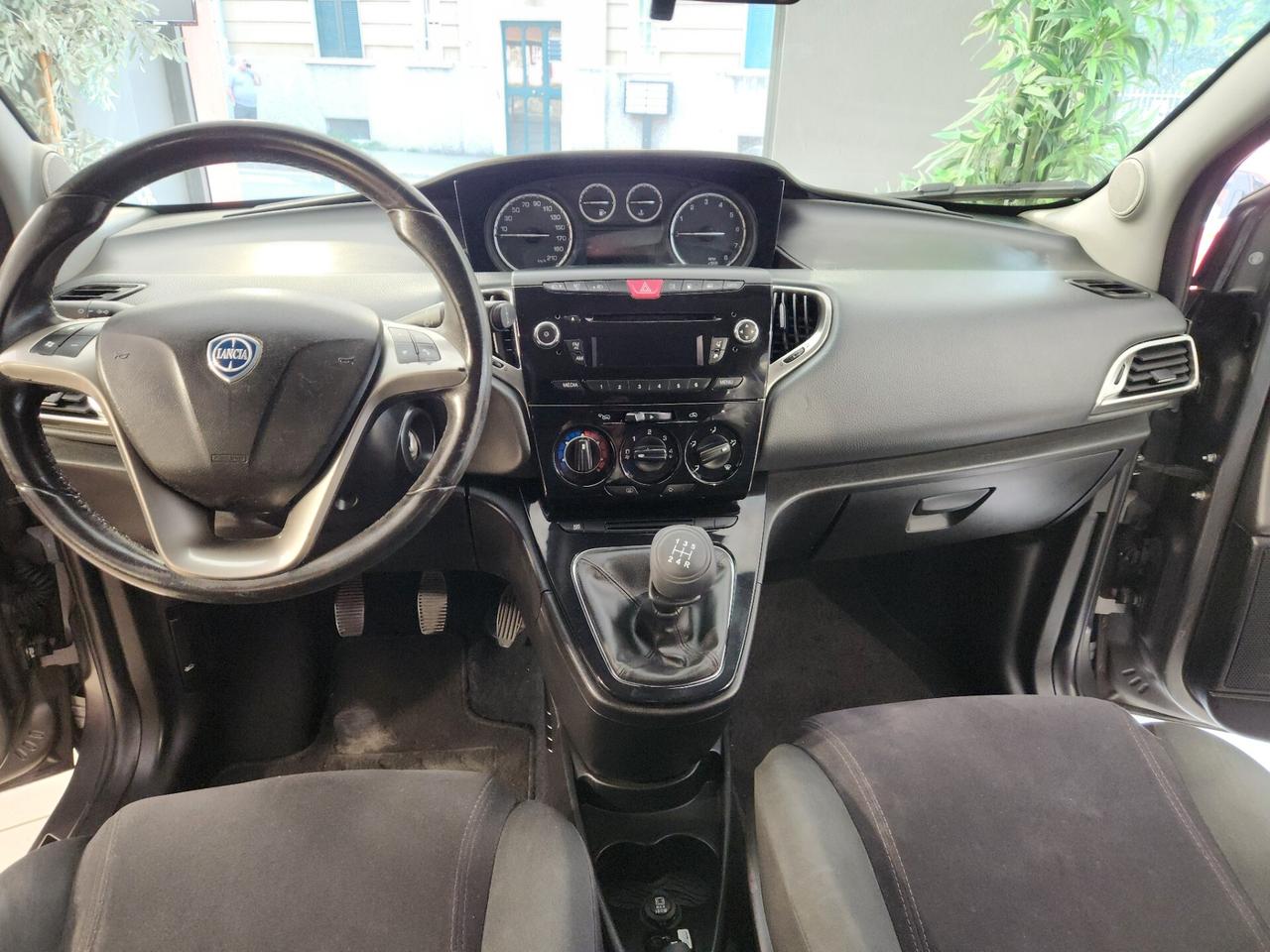 Lancia Ypsilon